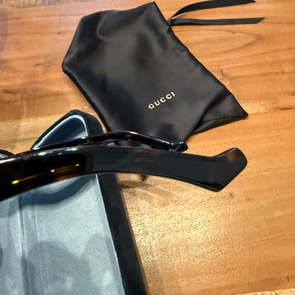 Gucci Women\'s Tortoise Shell Sunglasses main image 6